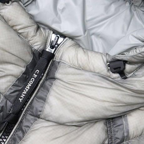 C.P. Company（シーピーカンパニー）"D.D. SHELL HOODED PUFFER JACKET"
