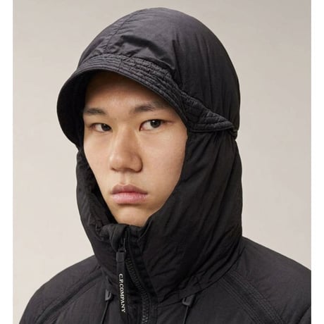 C.P. Company（シーピーカンパニー）"DOWN SHIELD LENS HOODED PUFFER"