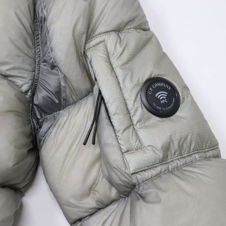 C.P. Company（シーピーカンパニー）"D.D. SHELL HOODED PUFFER JACKET"