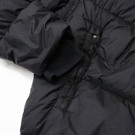 C.P. Company（シーピーカンパニー）"DOWN SHIELD LENS HOODED PUFFER"