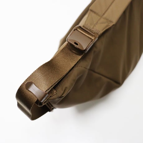 Graphpaper（グラフペーパー）"Blankof for GP Medium Crescent Bag"