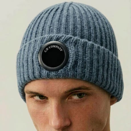 C.P. Company（シーピーカンパニー）"EXTRAFINE MERINO WOOL LENS BEANIE - ORION BLUE"