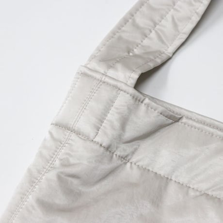 ATON（エートン）"FIBRIL NYLON SATIN MEDIUM N BAG"