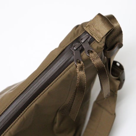 Graphpaper（グラフペーパー）"Blankof for GP Medium Crescent Bag"