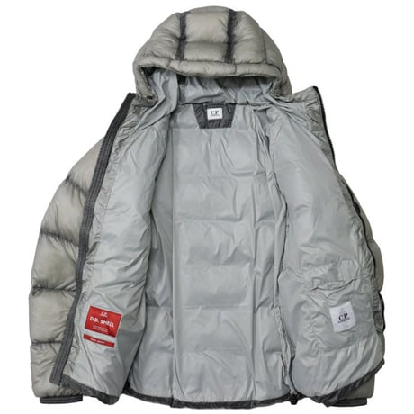 C.P. Company（シーピーカンパニー）"D.D. SHELL HOODED PUFFER JACKET"