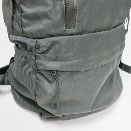 C.P. Company（シーピーカンパニー）"NYLON B LENS BACKPACK"