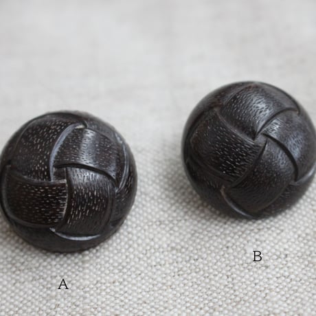 古い黒い脚付きボタン(A.B)　26㎜ 　フランスヴィンテージ