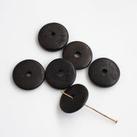 . 天然素材の円盤ロンデルビーズ 6個（ブラック）16㎜ フランスヴィンテージ　315A
