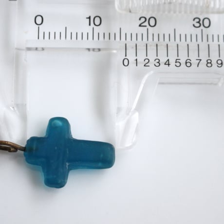 . カン付き十字架ガラスチャーム 16㎜（ブルー）フランスヴィンテージ