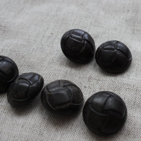 古い黒い脚付きボタン　26㎜ 　フランスヴィンテージ