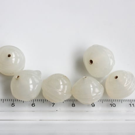 . 乳白色のラウンドガラスビーズ 15㎜　イタリア製　フランスヴィンテージ　241A