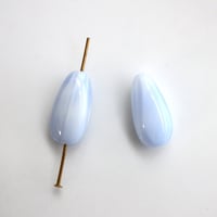 . オーバルドロップ型ガラスビーズ 2個（パステルブルー）15㎜　チェコヴィンテージ 297