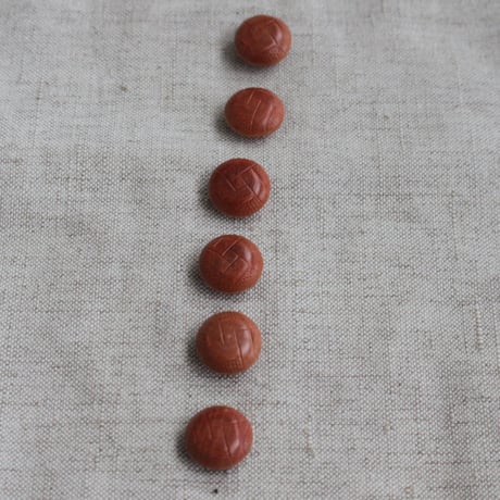 フランスの古い木製ボタン6個　18㎜　フランスヴィンテージ
