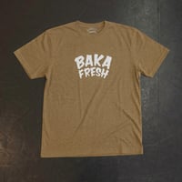 BAKA FRESH Tee Sand Khaki