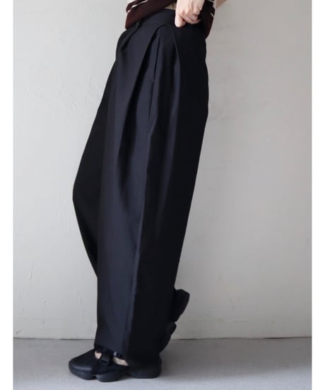 サイドタックハイウエストパンツ
