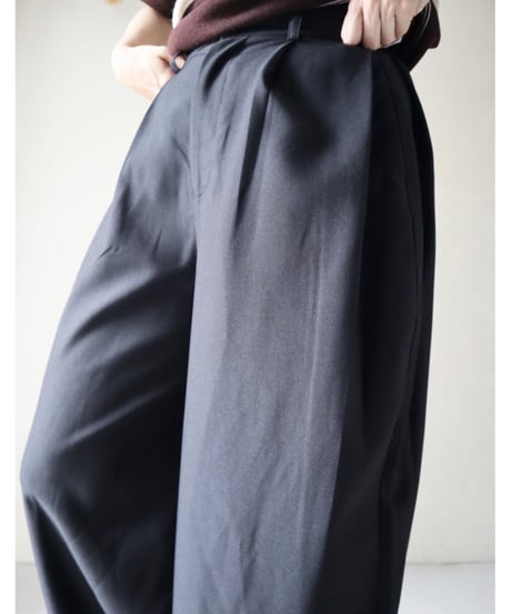 サイドタックハイウエストパンツ