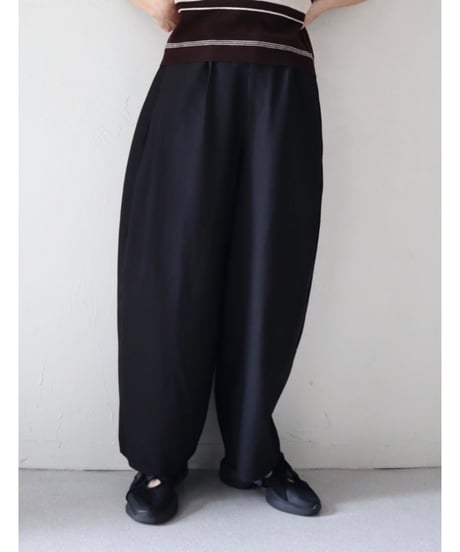 サイドタックハイウエストパンツ