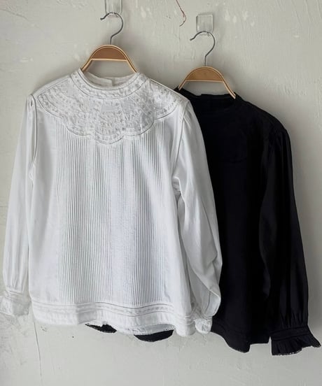 刺繍ブラウス