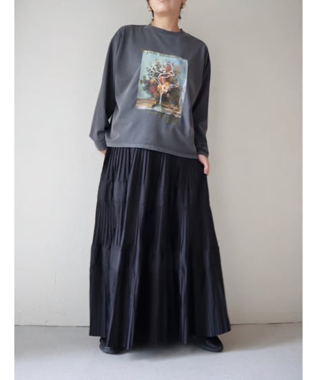 ピグメントフラワーデザイン長袖Tシャツ