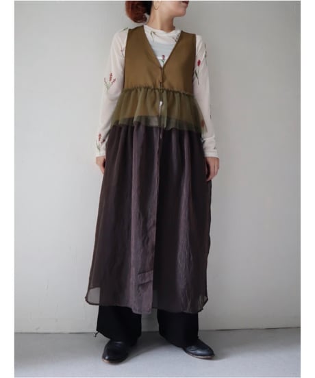 ボタニカルシアーカットソー