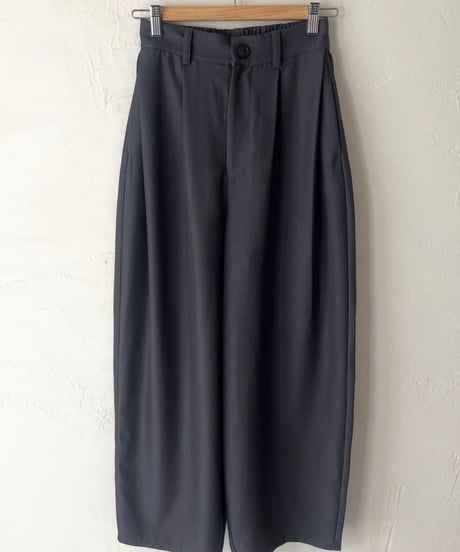 サイドタックハイウエストパンツ