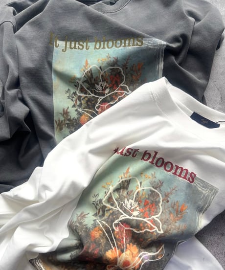ピグメントフラワーデザイン長袖Tシャツ