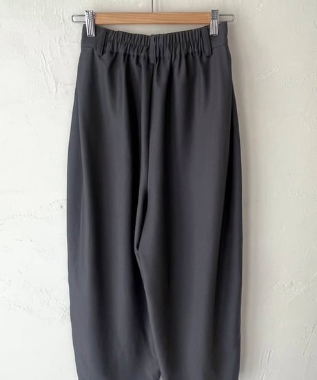 サイドタックハイウエストパンツ