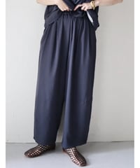 イージーワイドタックパンツ