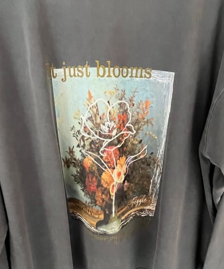 ピグメントフラワーデザイン長袖Tシャツ