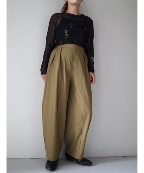 ボタニカルシアーカットソー