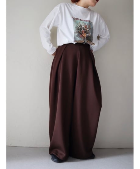 ピグメントフラワーデザイン長袖Tシャツ