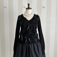 9-109      黒Vネック　リボンセーター　ＳＭ
