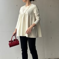 9-164     クリーム　長袖アーチトップス　Ｍ