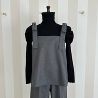 10-018    グレーウール　リボンブローチ付きベスト　M