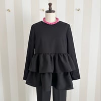10-215    黒　長袖Ｗフリルチュニック　(ニット素材)  ＭＬ
