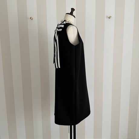 8-090     黒×ボーダー　バックリボンコクーンワンピース　Ｌ