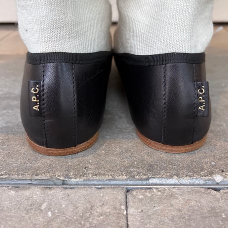 A.P.C. バレエシューズ