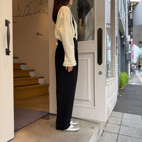 assiette ダブルクロスサスペンダーテーパードパンツ