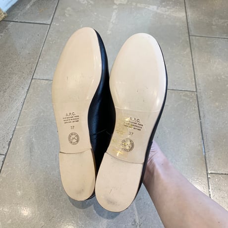 A.P.C. バレエシューズ