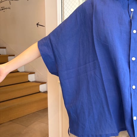 HUIS.　極細コットンラミースクエアワイドシャツ（限定生産）