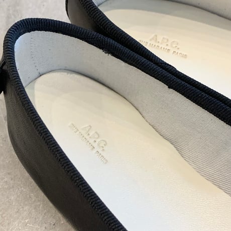 A.P.C. バレエシューズ