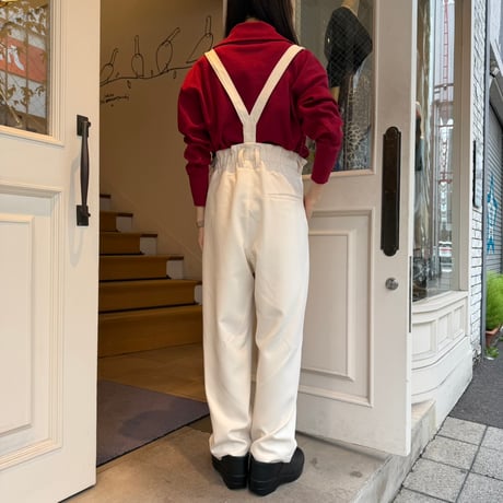assiette ダブルクロスサスペンダーテーパードパンツ