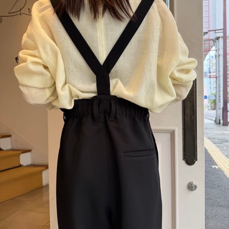 assiette ダブルクロスサスペンダーテーパードパンツ