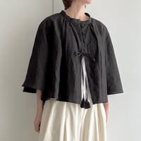 tyyni / black