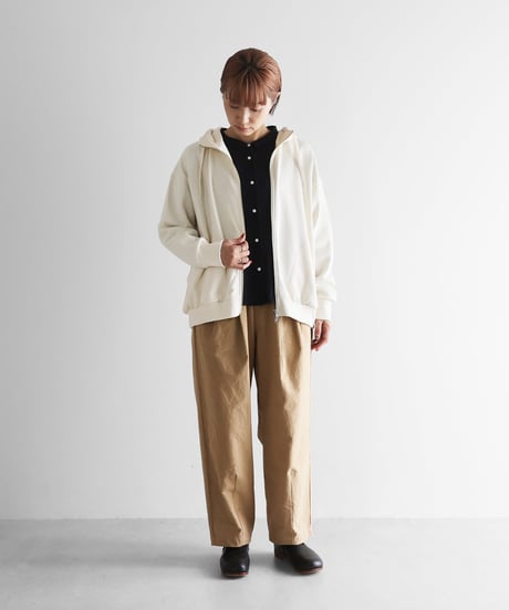 HUIS |【暮らしのおへそ一田さん×HUISコラボ】おへそパーカ（クリーム）【ユニセックス】IHSW701