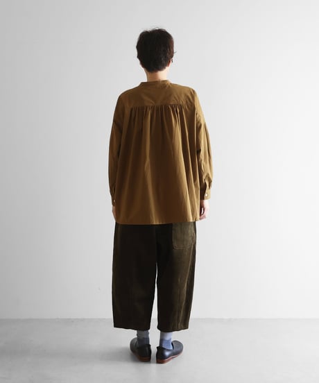 HUIS | シャトルコーデュロイバルーンパンツ（極太畝・カーキブラウン）【ユニセックス】506