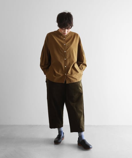 HUIS | シャトルコーデュロイバルーンパンツ（極太畝・カーキブラウン）【ユニセックス】506