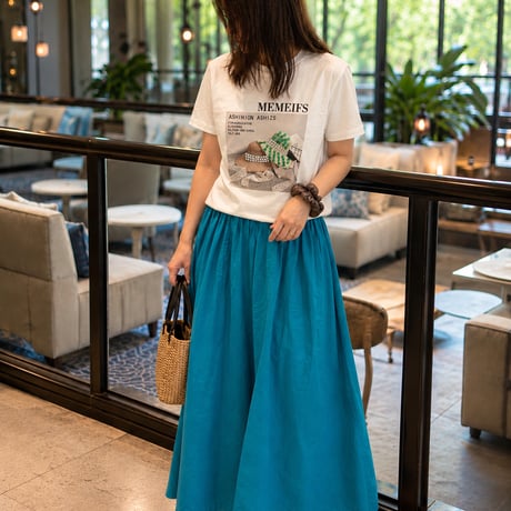 鮮やかターコイズブルーのロングスカート