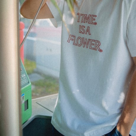 【MOVING SATURDAY】TIME IS A FLOWER TEE