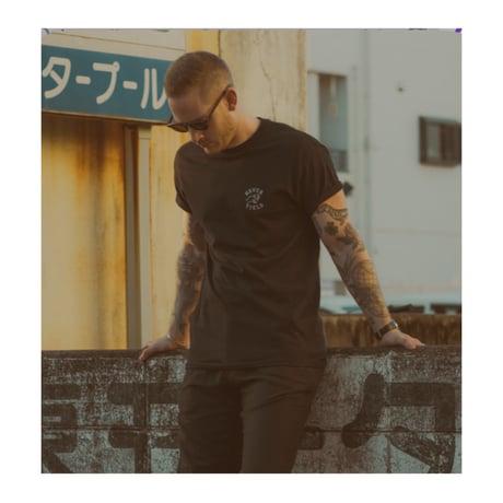 【SOSSNA&CO】NEVER YIELD Tee